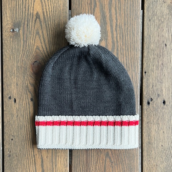 Knit Winter Hat with pompom - brand new - Picture 1 of 6